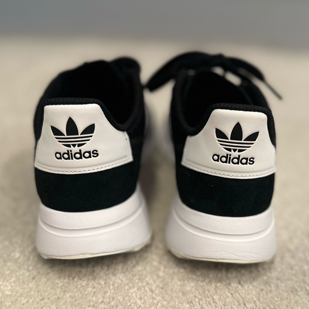 Adidas women’s size 8 EUC - Picture 2 of 4